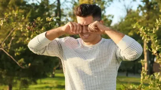 eye allergies symptoms