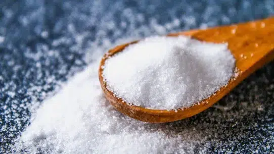 salt cause puffy eyes
