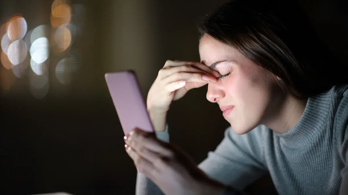 symptoms of night blindness
